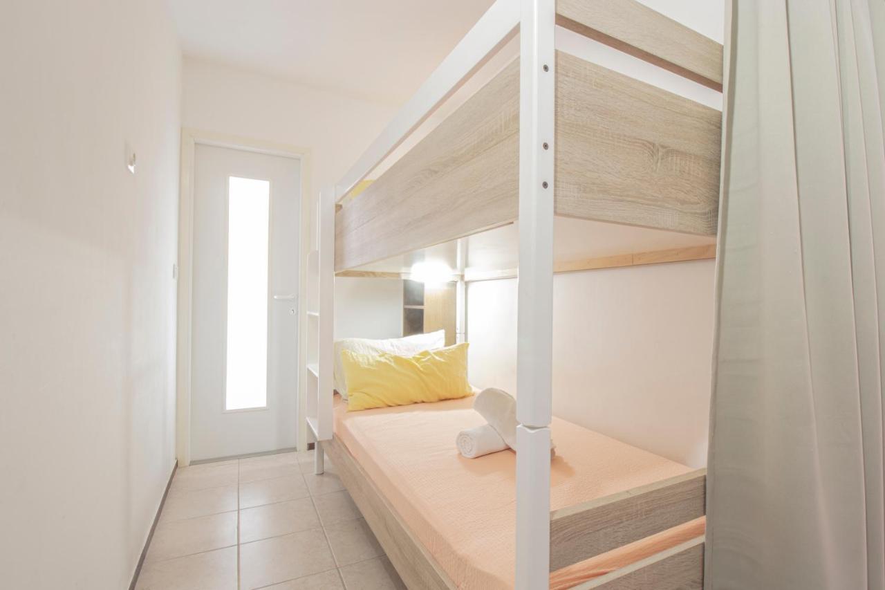 Galapagus Privat Beach & Boat Dock Apartment Metajna Exterior photo