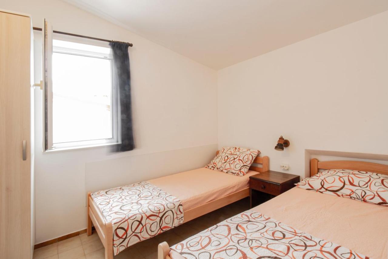 Galapagus Privat Beach & Boat Dock Apartment Metajna Exterior photo