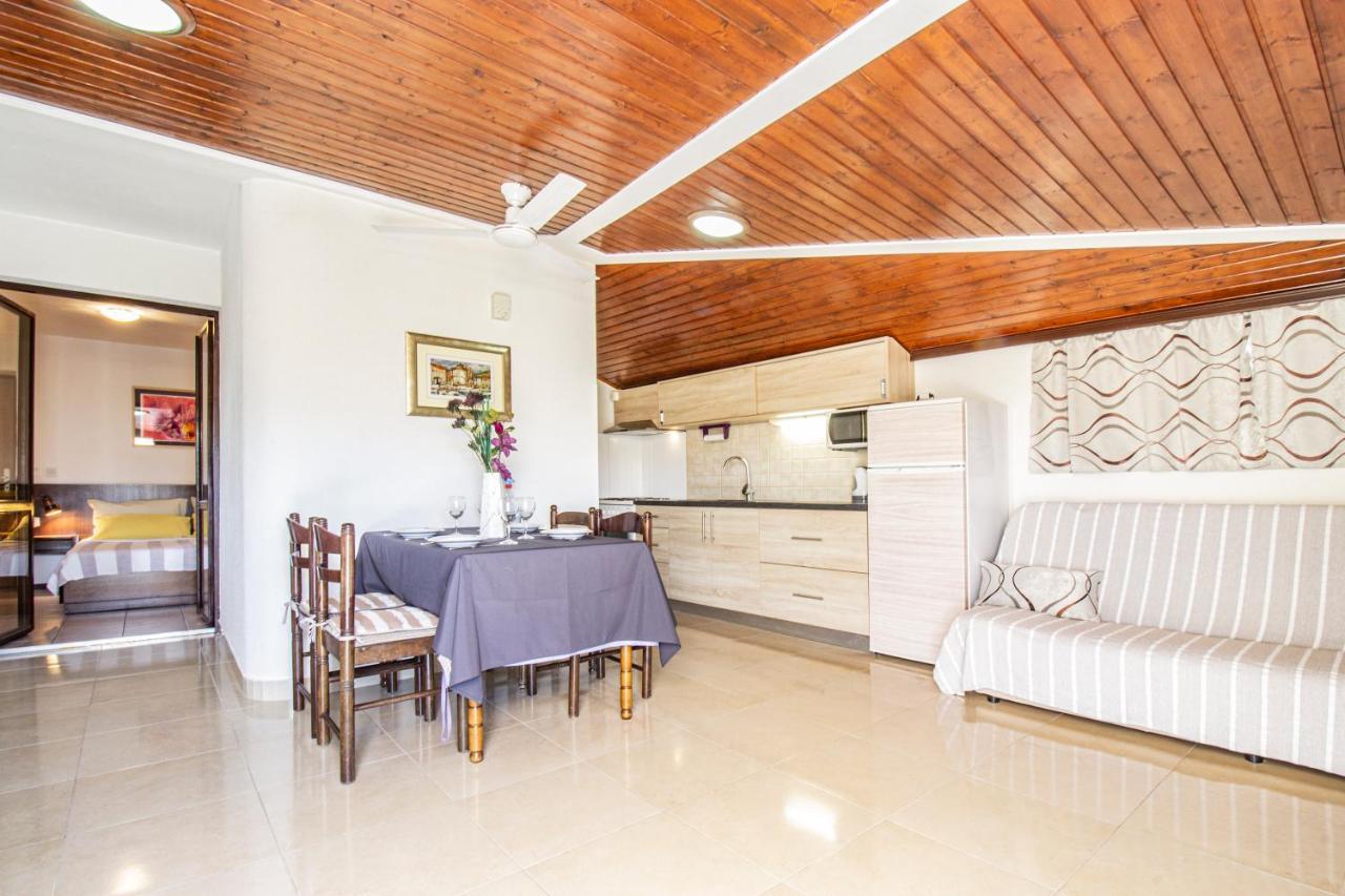 Galapagus Privat Beach & Boat Dock Apartment Metajna Exterior photo