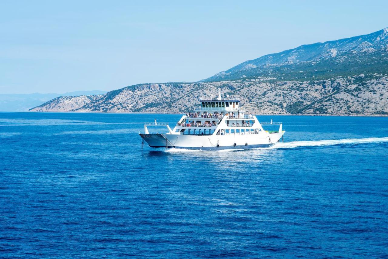 Galapagus Privat Beach & Boat Dock Apartment Metajna Exterior photo