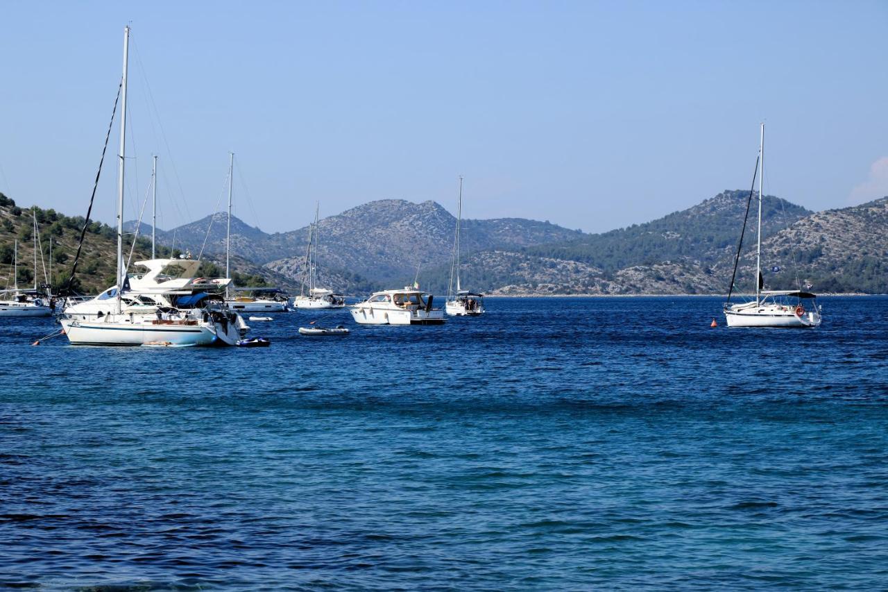 Galapagus Privat Beach & Boat Dock Apartment Metajna Exterior photo