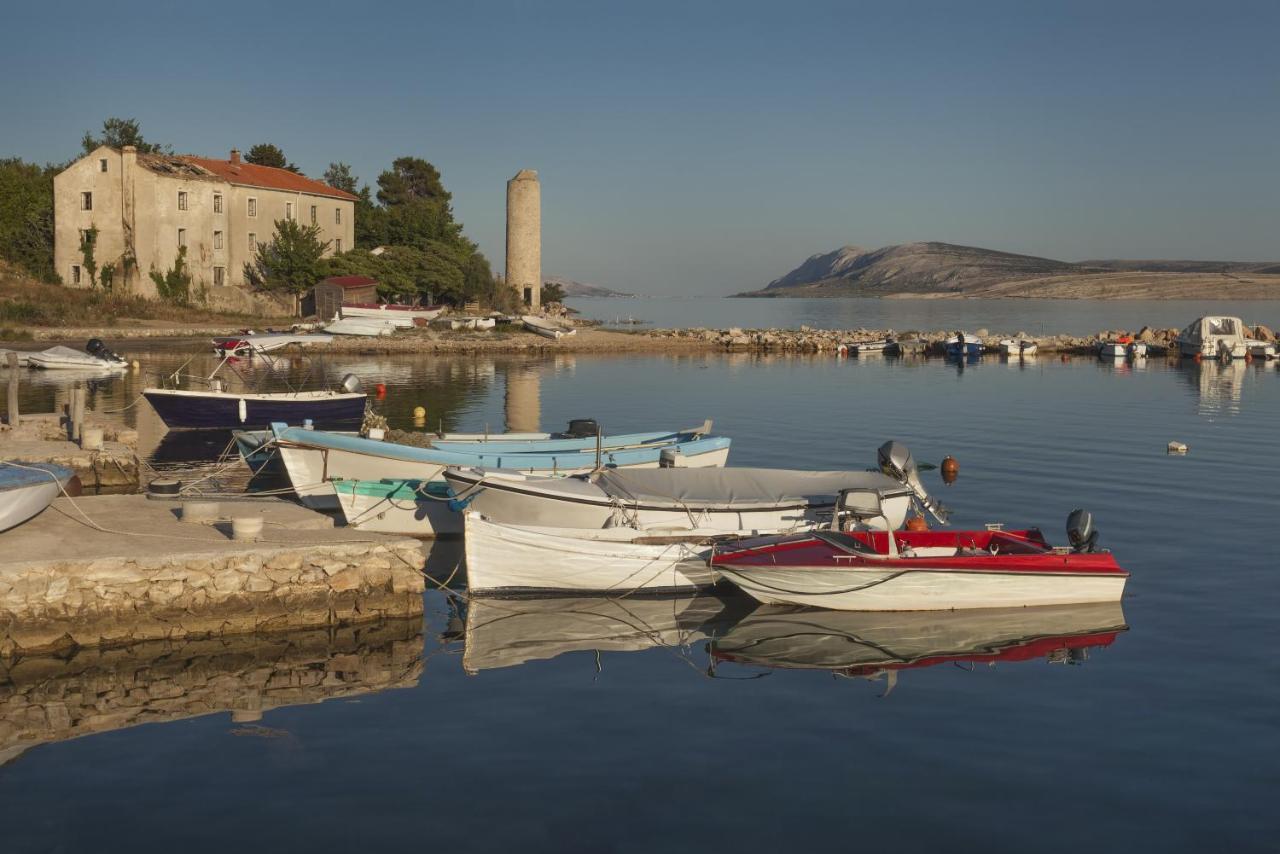 Galapagus Privat Beach & Boat Dock Apartment Metajna Exterior photo